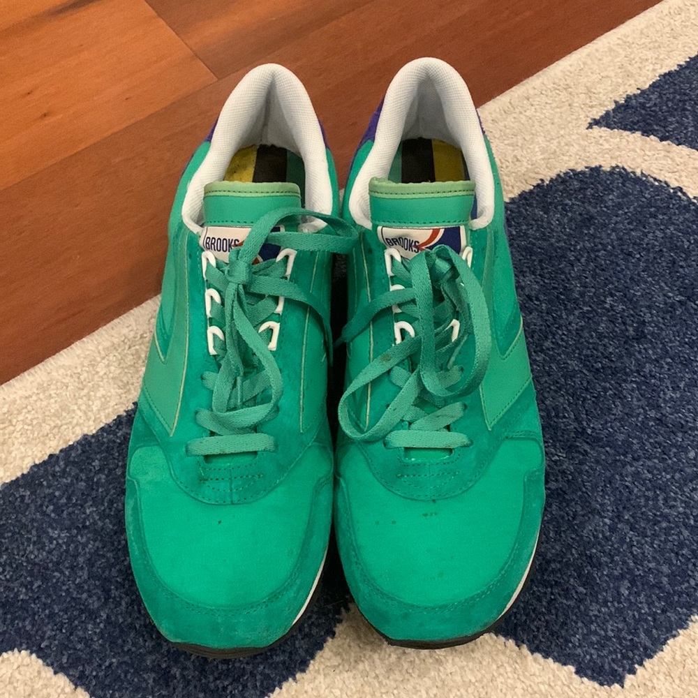 Mens Brooks retro shoes. Size 12 Green